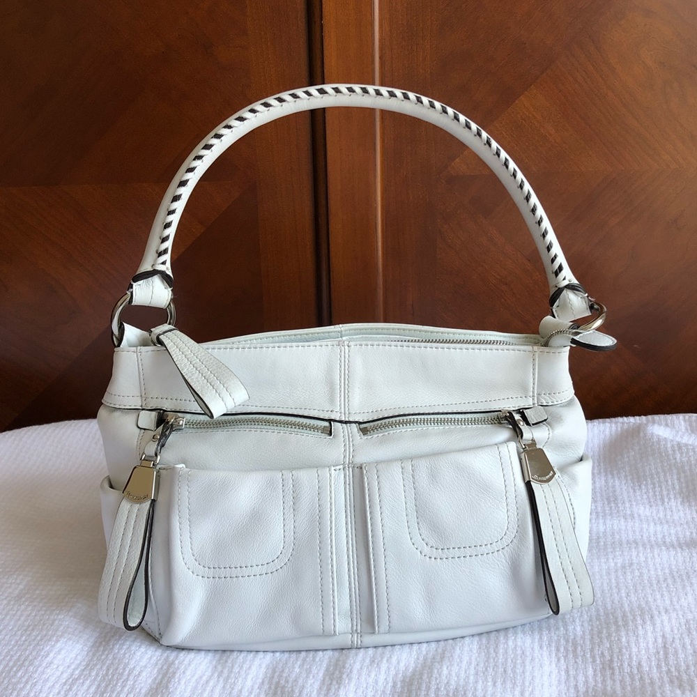 B. Makowsky Leather Purse